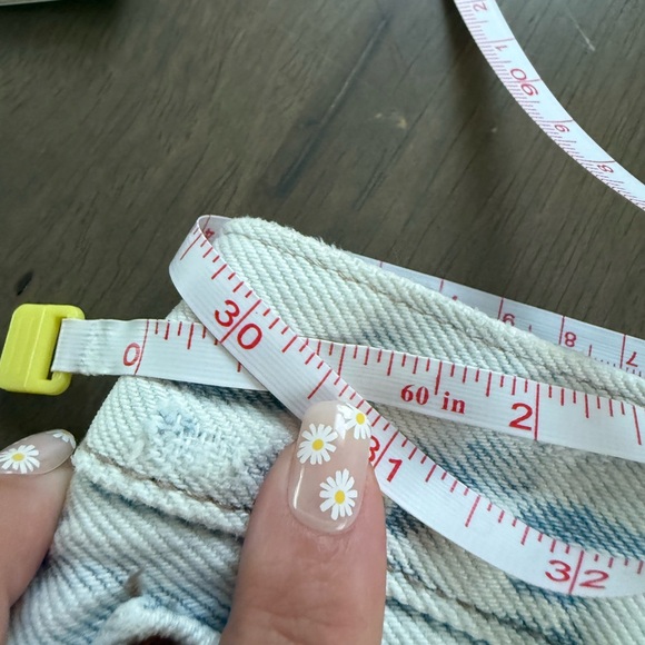 EUC Abercrombie and Fitch Annie High Rise Distressed Denim Women Shorts - Picture 8 of 9